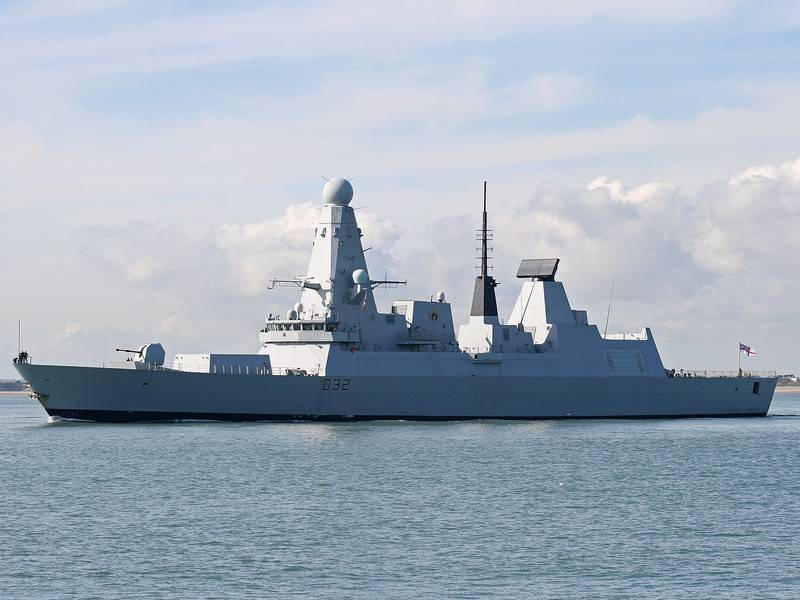 Великобритания направила ещё один военный корабль в Ормузский пролив