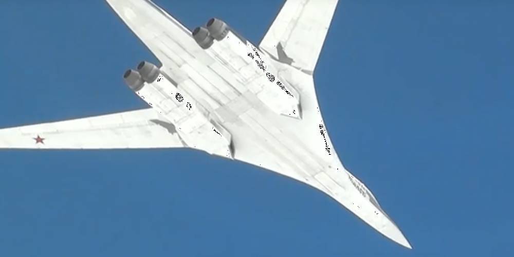 Боевое применение Ту-160 в Сирии показали в эффектном видео