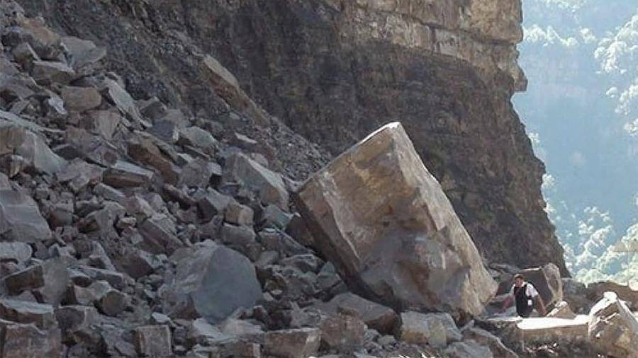 В Дагестане четыре человека погибли из-за камнепада