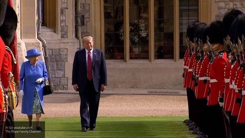 Елизавета II пожаловалась, что Трамп испортил газон у Букингемского дворца