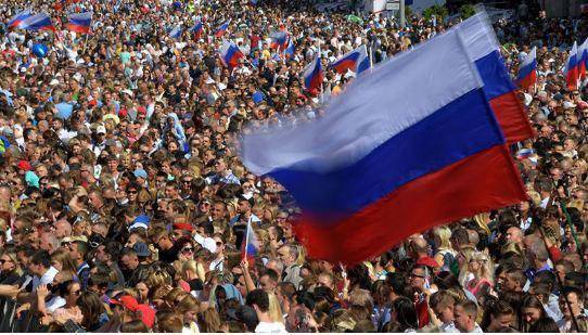Митинг на Сахарова в честь Дня флага собрал около 100 тысяч человек&nbsp;— МВД