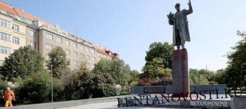 В Праге из-за позиции России отказались смывать красную краску с памятника Коневу