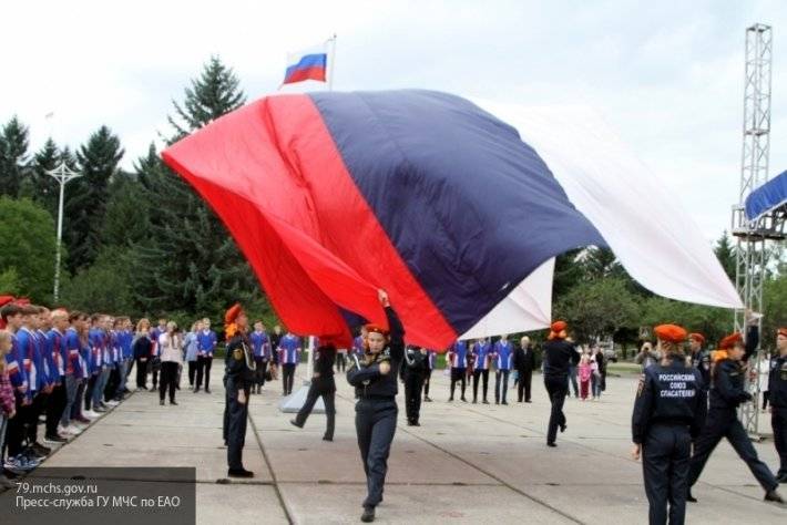 Олимпиада и ЧМ воспитывают в россиянах гордость к флагу, заявили в «Опоре России»