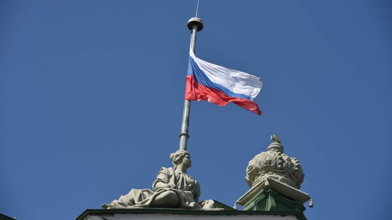 Как в разных регионах России отмечали День государственного флага