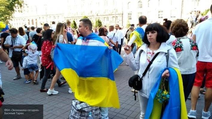 В социальных сетях обсуждают исполнение стюардессой гимна Украины перед началом полета