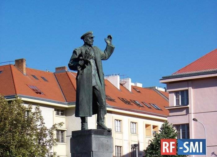 В Праге предлагают России забрать памятник советскому маршалу Коневу