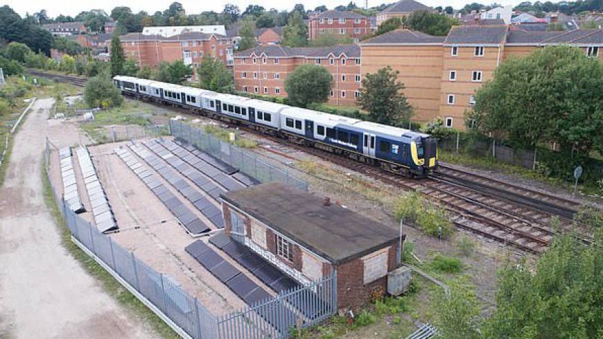 В Британии запустили первую железнодорожную линию на солнечных батареях
