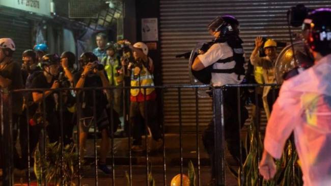 На митинге протеста в Гонконге впервые прозвучали выстрелы — Новости политики, Новости Азии