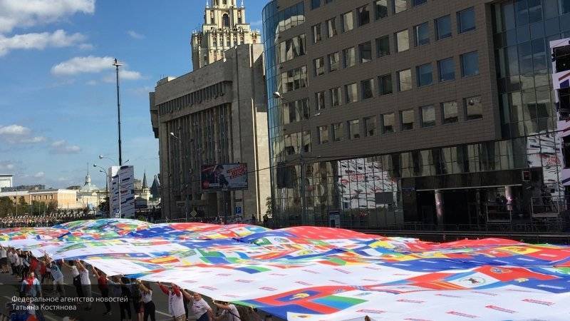 Митинг к 350-летию флага РФ на Сахарова является зарождением новой традиции