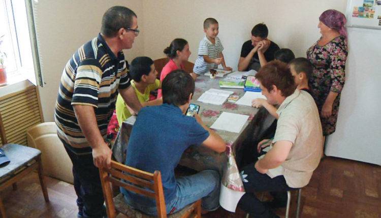 В Кабардино-Балкарии собрать детей из малоимущих семей в школу помогают волонтеры