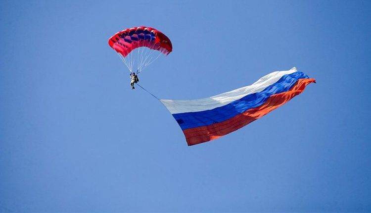 В Москве в выходные продолжат празднование 350-летия флага России