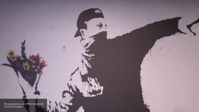 Посвященное Brexit граффити уличного художника Бэнкси закрашено краской в Великобритании