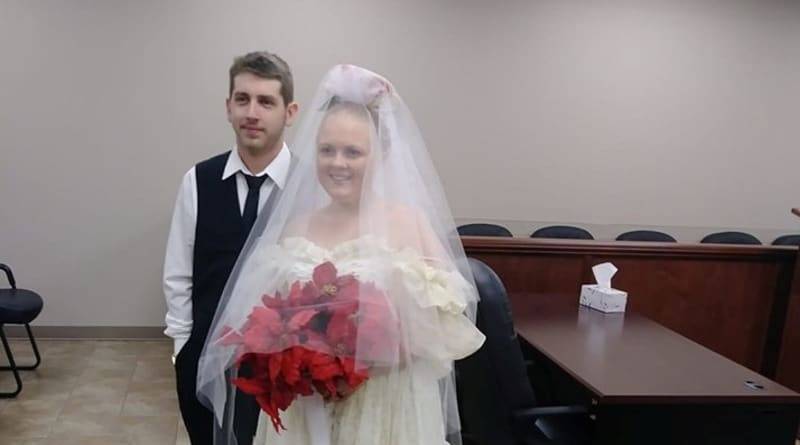 «Они не были женаты и пяти минут»: юные молодожены погибли сразу после свадебной церемонии