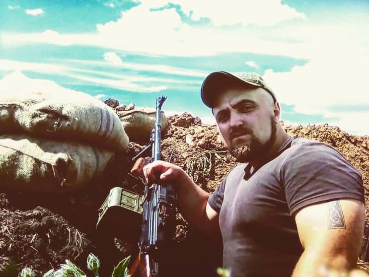 На Донбассе погиб от пулеметного огня националист из "Айдара". РЕН ТВ