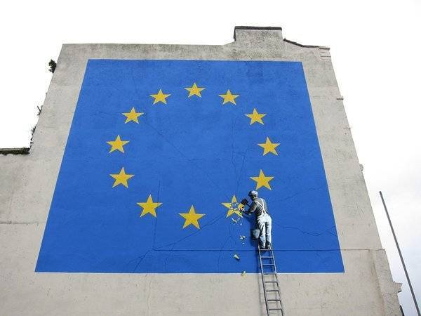 В Британии уничтожили легендарное граффити Бэнкси, посвященное Brexit