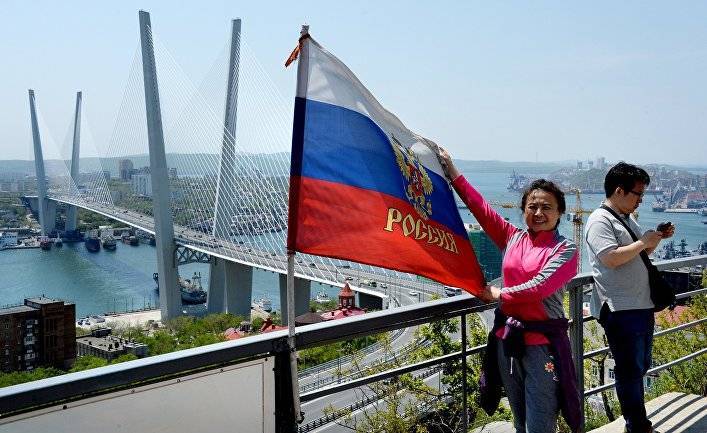 Страна (Украина): Омелян сказал, что над Владивостоком поднимется украинский флаг. В России попросили его не возбуждаться