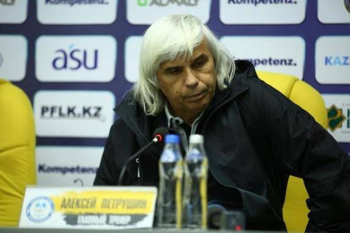 Тренер Петрушин заявил, что на чемпионате России по футболу фаворит пока не определен