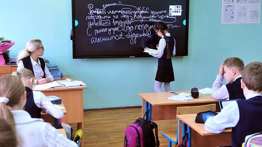 Москвичам напомнили об услугах для школьников и родителей