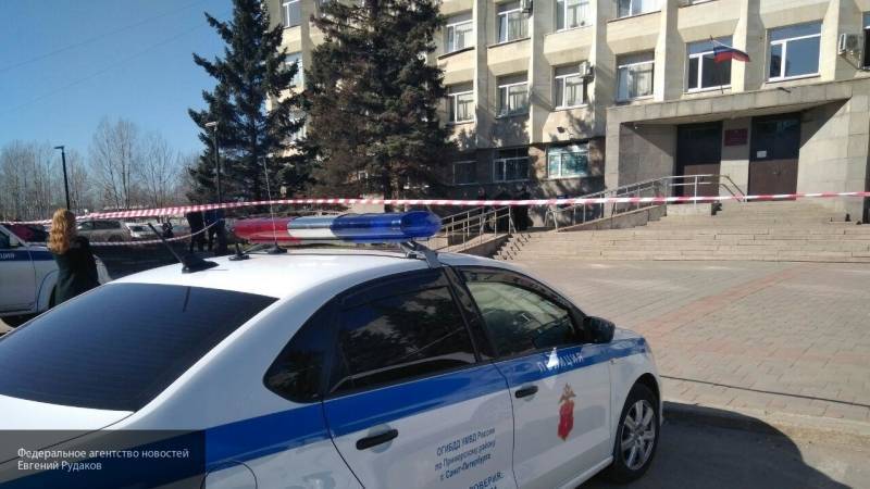Больницу Мечникова эвакуировали из-за самодельного взрывного устройства