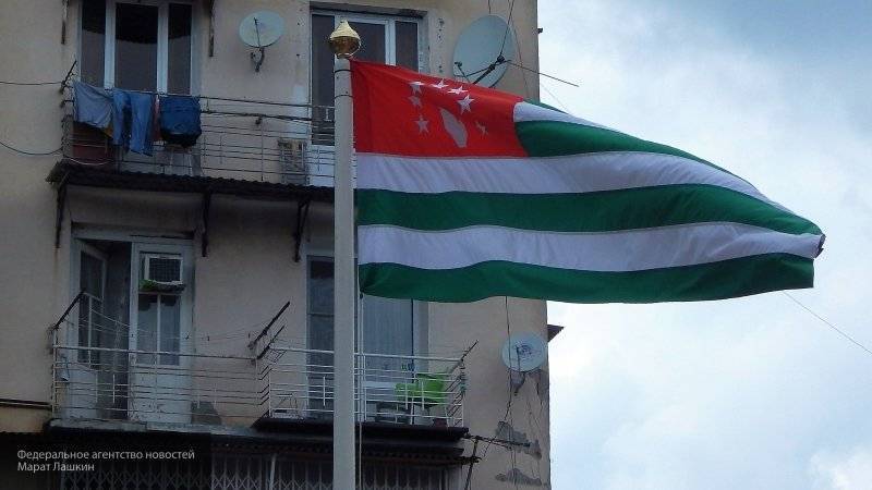Хаджимба и Квициния вышли во второй тур на выборах президента Абхазии