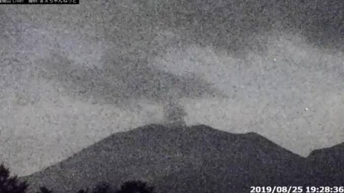 В Японии снова начал извергаться вулкан Асама