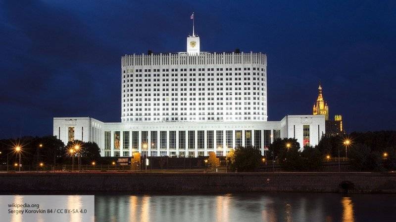 Стало известно, какой уход нужен государственному флагу на здании правительства России