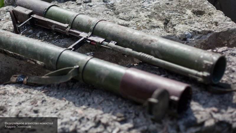 Неизвестные обстреляли из гранатомета здание в Киеве