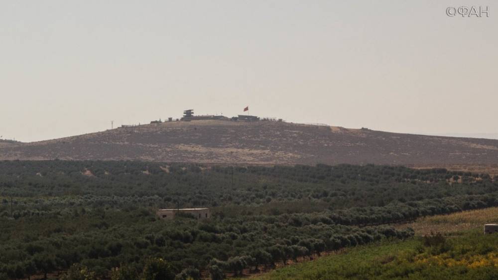 СМИ сообщили о переброске турецкой бронетехники к границе Сирии