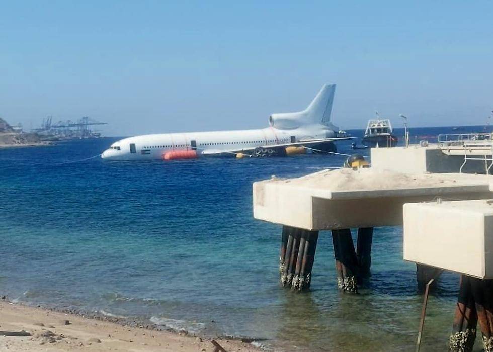 Видео: рядом с Эйлатом затопили самолет, чтобы привлечь любителей подводного плавания