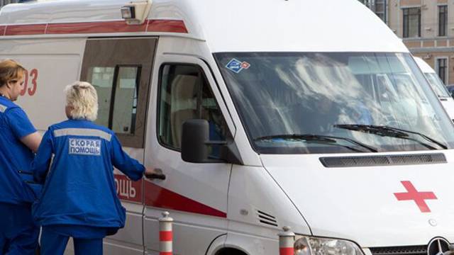 Женщина с ребенком выпали из автобуса в Красноярске. РЕН ТВ