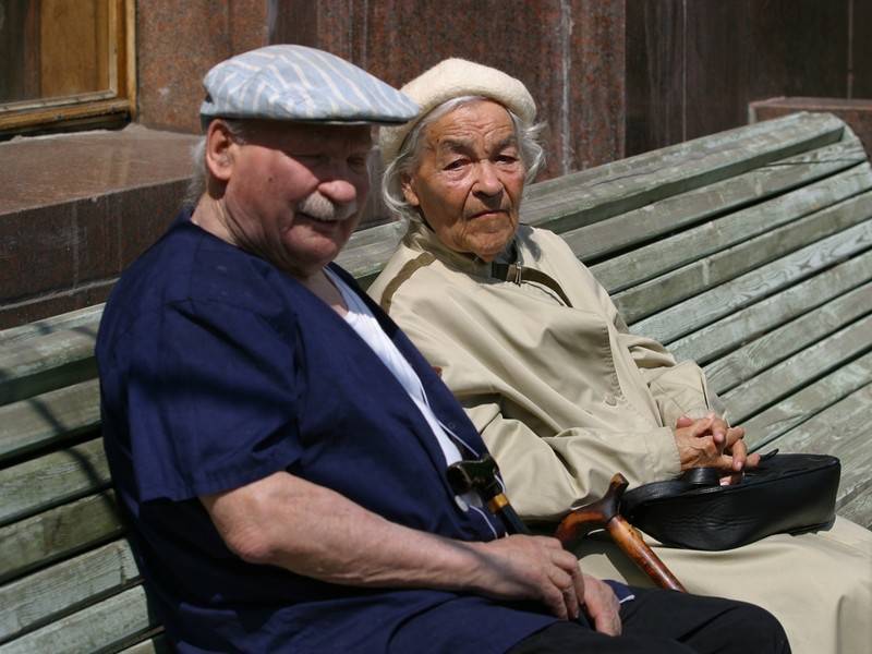 Приёмные семьи для стариков могут появиться в России