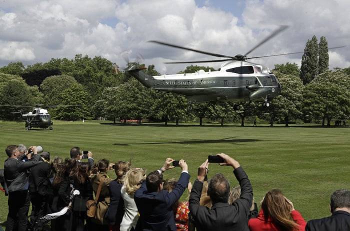 Елизавета II пожаловалась, что вертолет Трампа испортил лужайку перед Букингемским дворцом