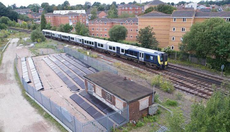 В Британии запустили первую железнодорожную линию на солнечных батареях