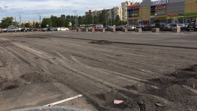 Жители Приморского района возмутились перестройкой новой парковки у метро "Рыбацкое"