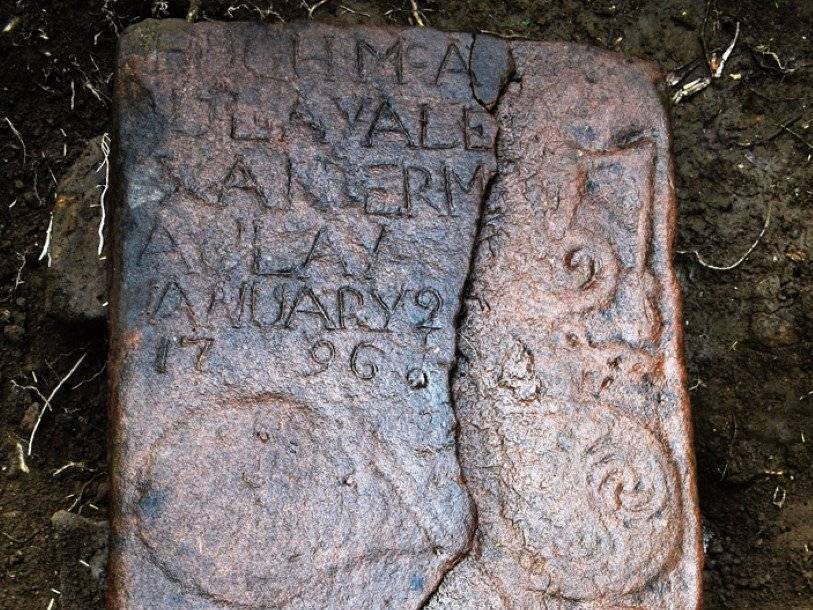 Шотландское надгробие XVIII века оказалось резным камнем пиктов