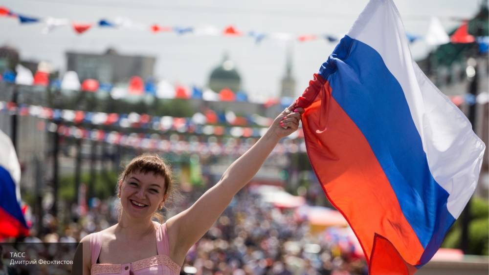 В Госдуме объяснили, почему празднование 350-летия флага России важно для детей