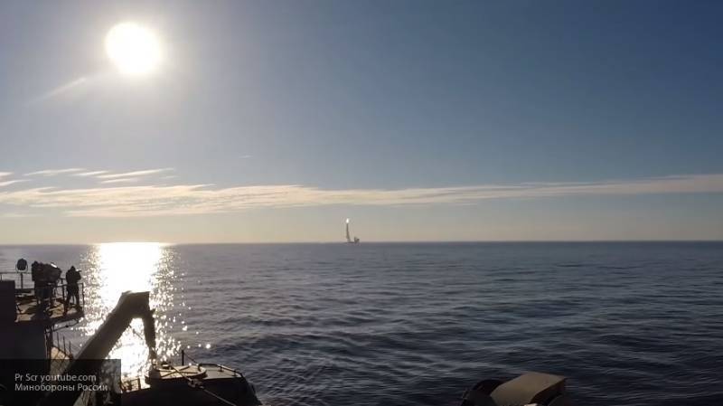 Минобороны РФ показало видео запуска ракеты "Булава" с подлодки "Юрий Долгорукий"