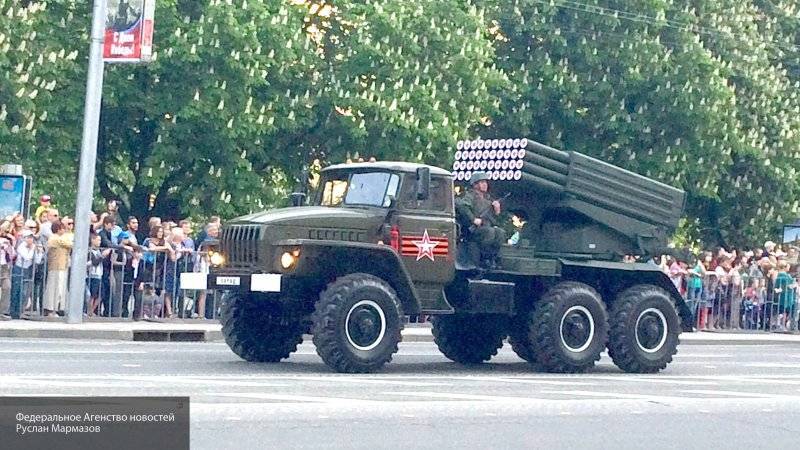 Парад в Донецке показал Киеву мощь ДНР и ЛНР