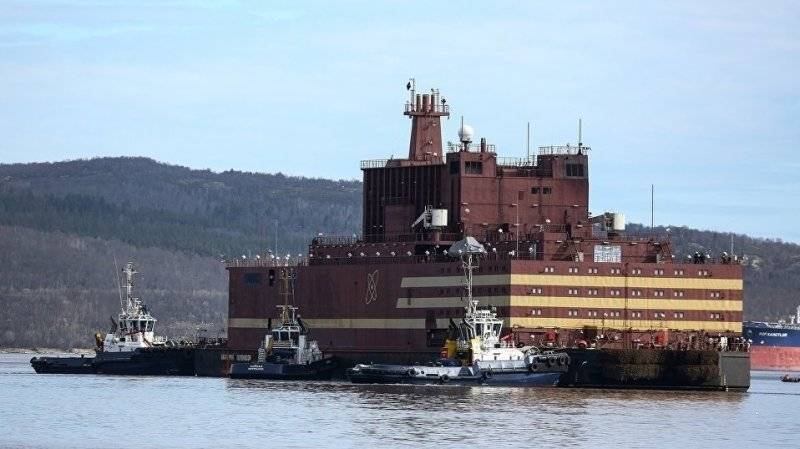 Российский плавучий энергоблок «Академик Ломоносов» вышел в Баренцево море