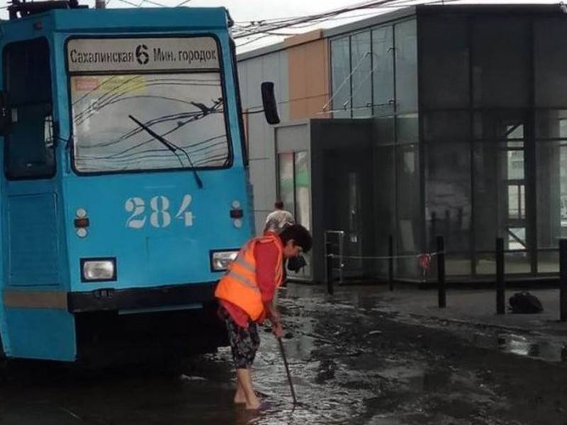 Ливень нарушил работу городского транспорта во Владивостоке