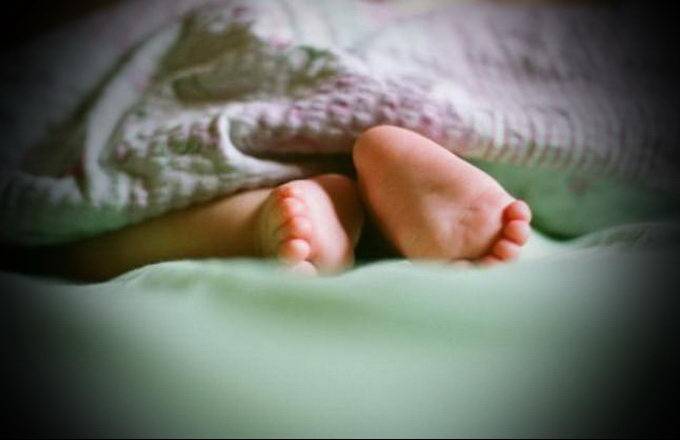 2-месячного ребенка задавили во сне подвыпившие родители в Удмуртии