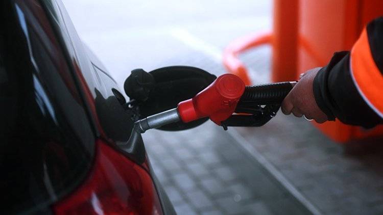 Производители снизили цены на бензин - Росстат