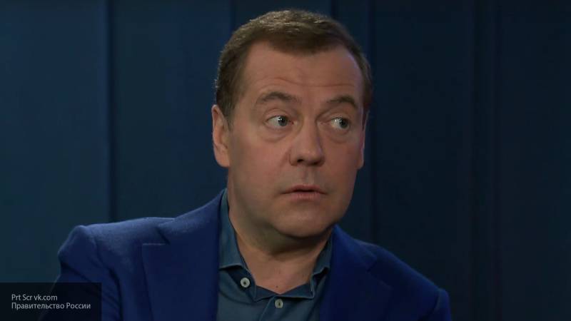 Медведев отметил качество и надежность авиационной продукции РФ