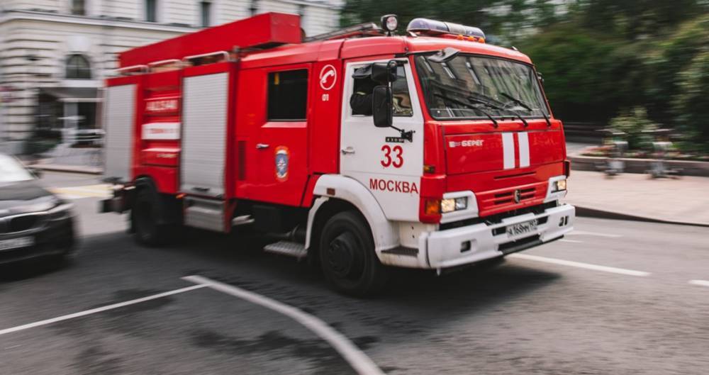 Троих людей спасли от пожара в жилом доме на северо-востоке Москвы