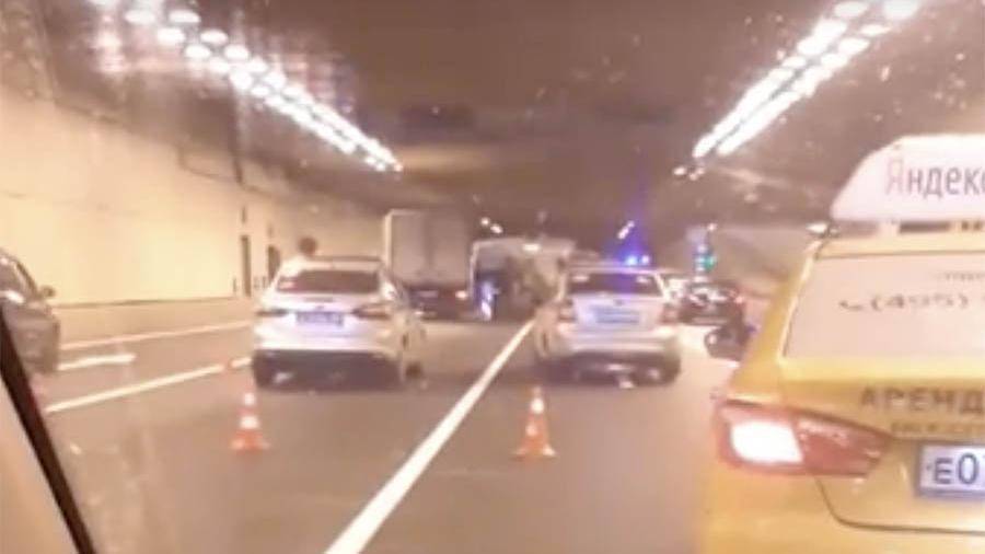 В Лефортовском тоннеле в Москве произошло массовое ДТП