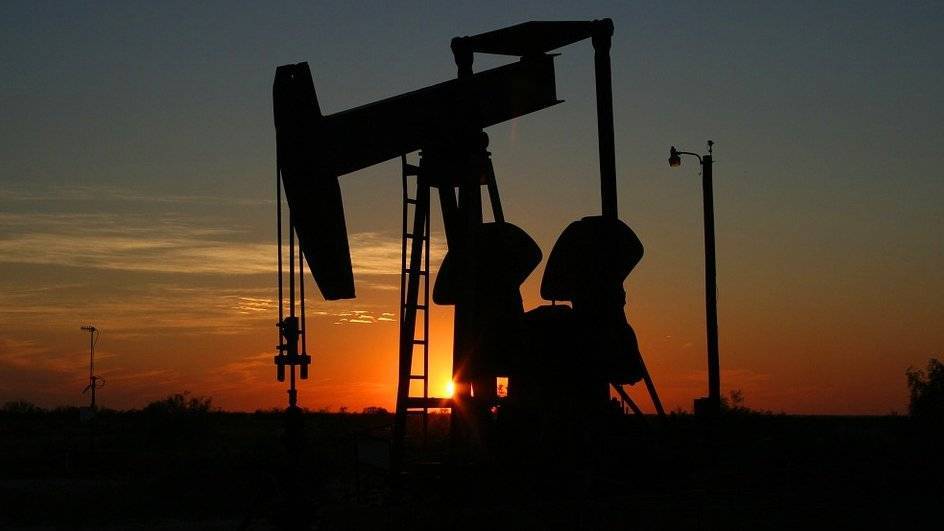 Иран просит Запад разрешить экспорт нефти не менее 700 тыс. баррелей в сутки