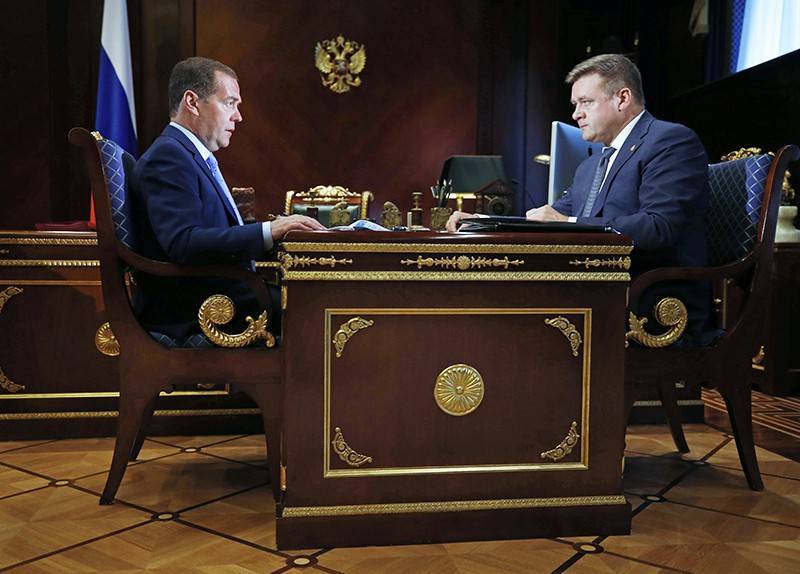 Медведев призвал главу Рязанской области включиться в работу