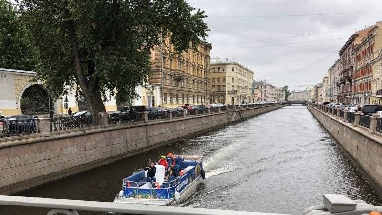 Эксперты отметили спокойный режим губернаторской кампании в Петербурге