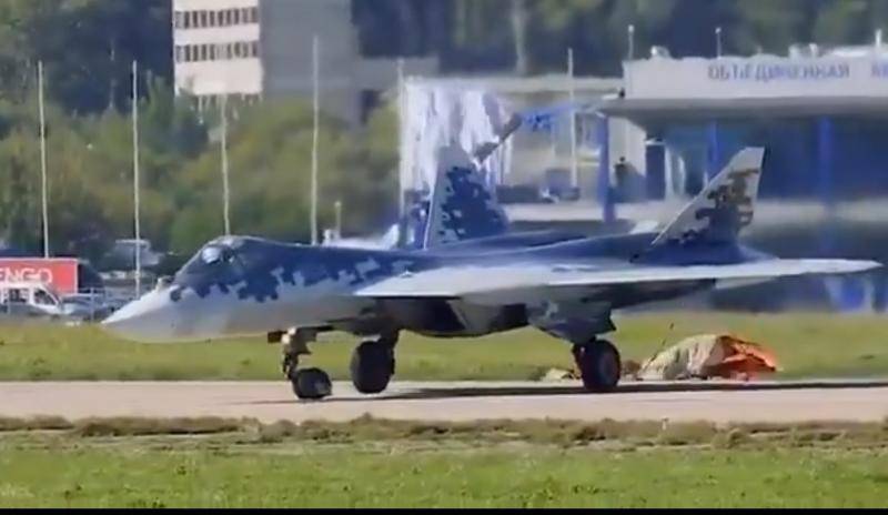 Необычная посадка Су-57 в Жуковском попала на видео