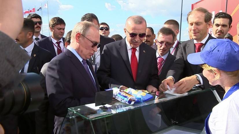 «Сдачу — министру, на развитие авиации»: как Путин угощал Эрдогана мороженым на МАКС-2019 — РТ на русском